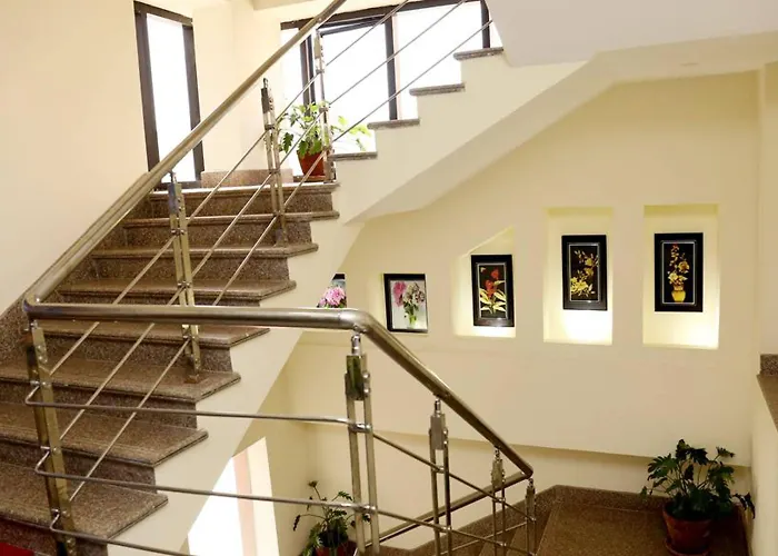 Hotel Kathmandu Inn Отель 3*